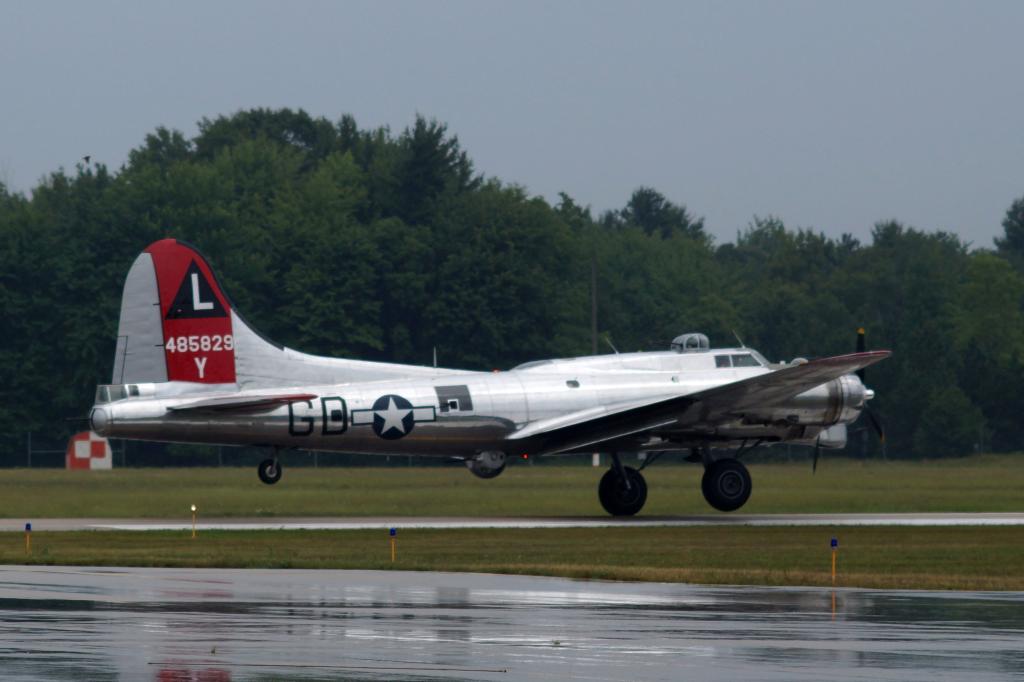 B-17_Arrival_07.jpg