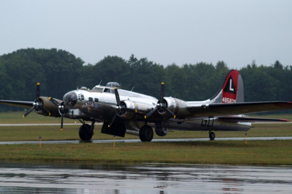 B-17_Arrival_09.jpg