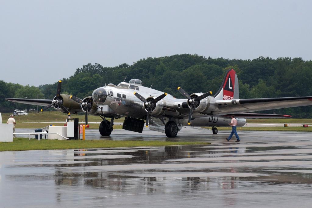 B-17_Arrival_11.jpg