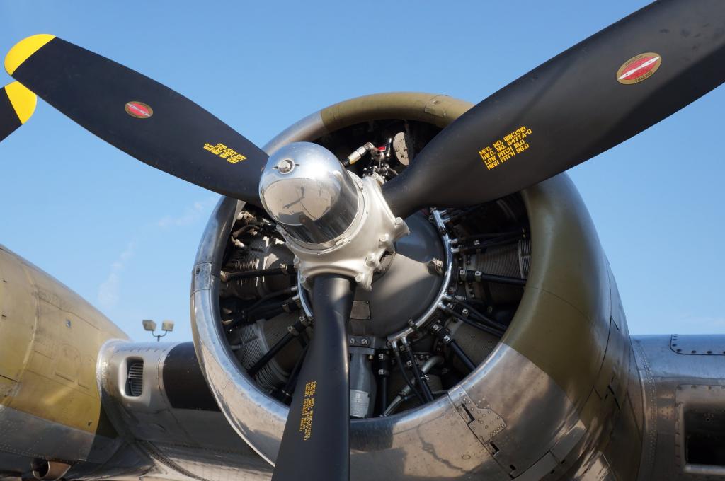 B-17_Walkaround_05.jpg