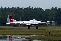 B-17_Arrival_08.jpg