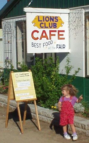 Little girl at WMF restaurant