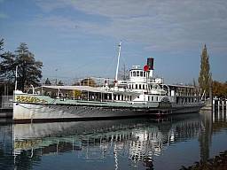 186-BoatOnLakeThun_03.jpg