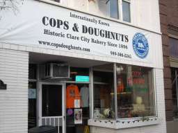 1CopsDonuts_01.jpg